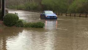 Flood warning: Several cars stuck in Roswell as Chattahoochee River spills over