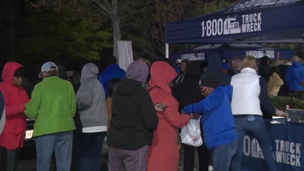 Metro Atlanta families line up for Honey Baked Ham gift card giveaway