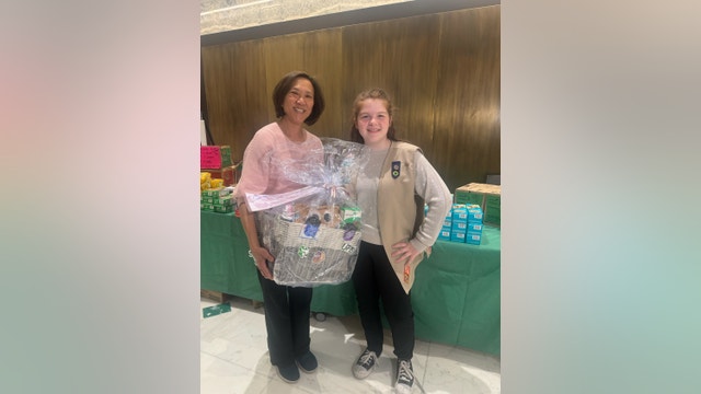Illinois Girl Scout sells her 100,000th box of cookies