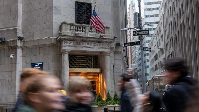 Fed leaves interest rates unchanged, says three cuts still planned