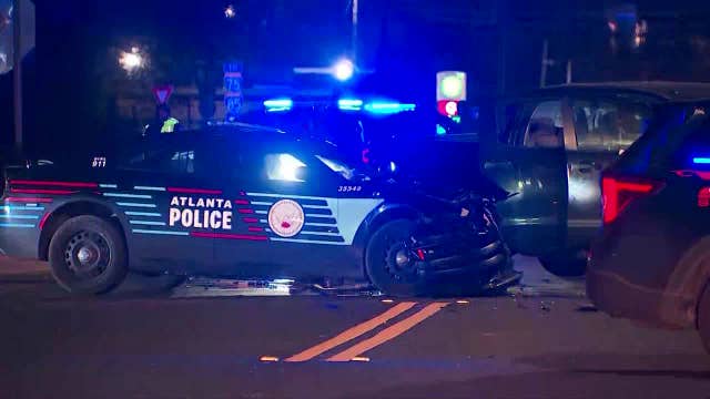 Officer recovering after crash in SW Atlanta, police searching for man