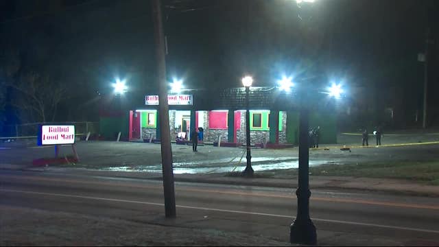 Man critically injured in shooting outside SW Atlanta food mart
