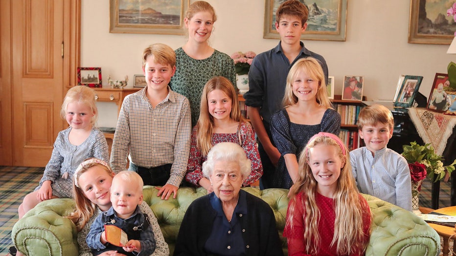 photo-royal-family.jpg