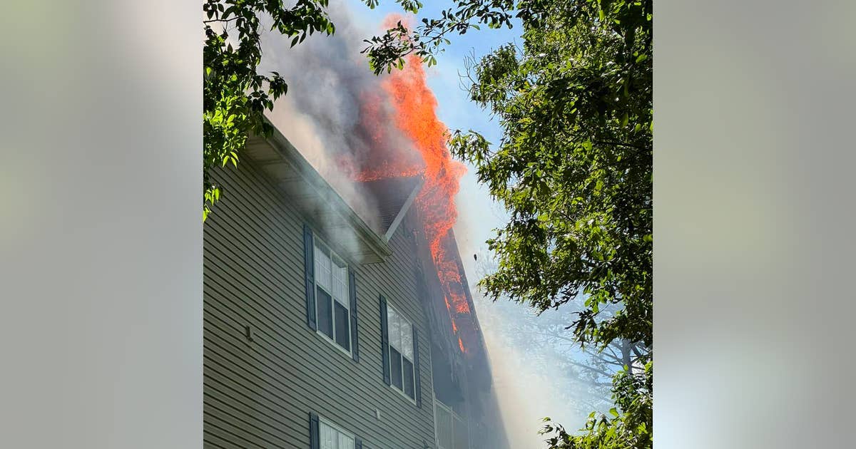Massive Woodstock apartment fire displaces dozens | FOX 5 Atlanta