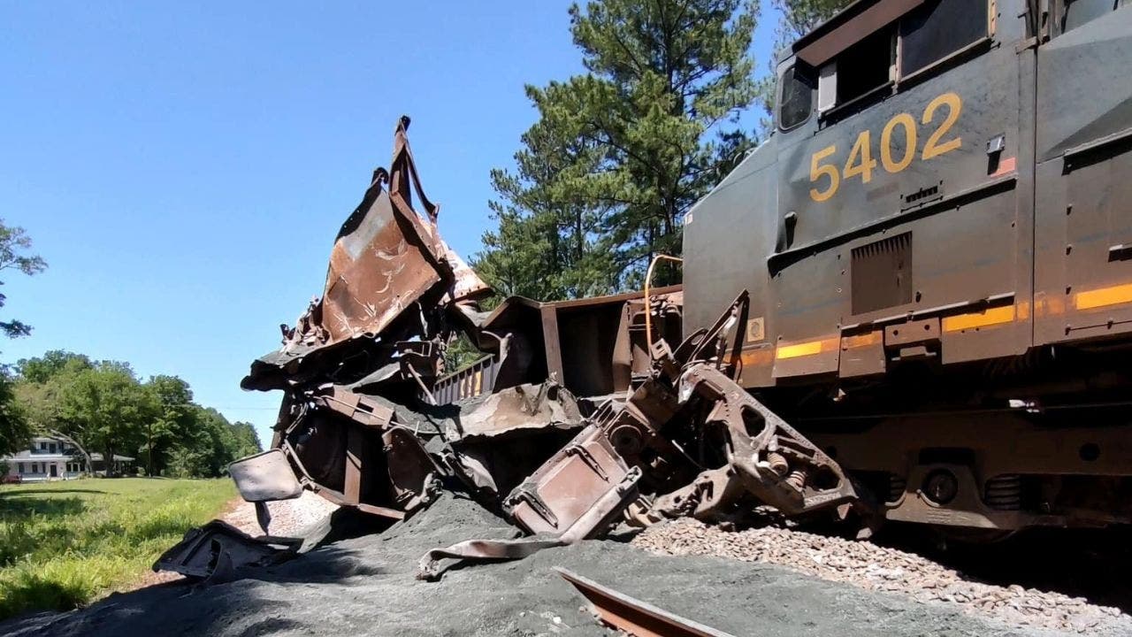 Trains collide at Georgia, Florida line