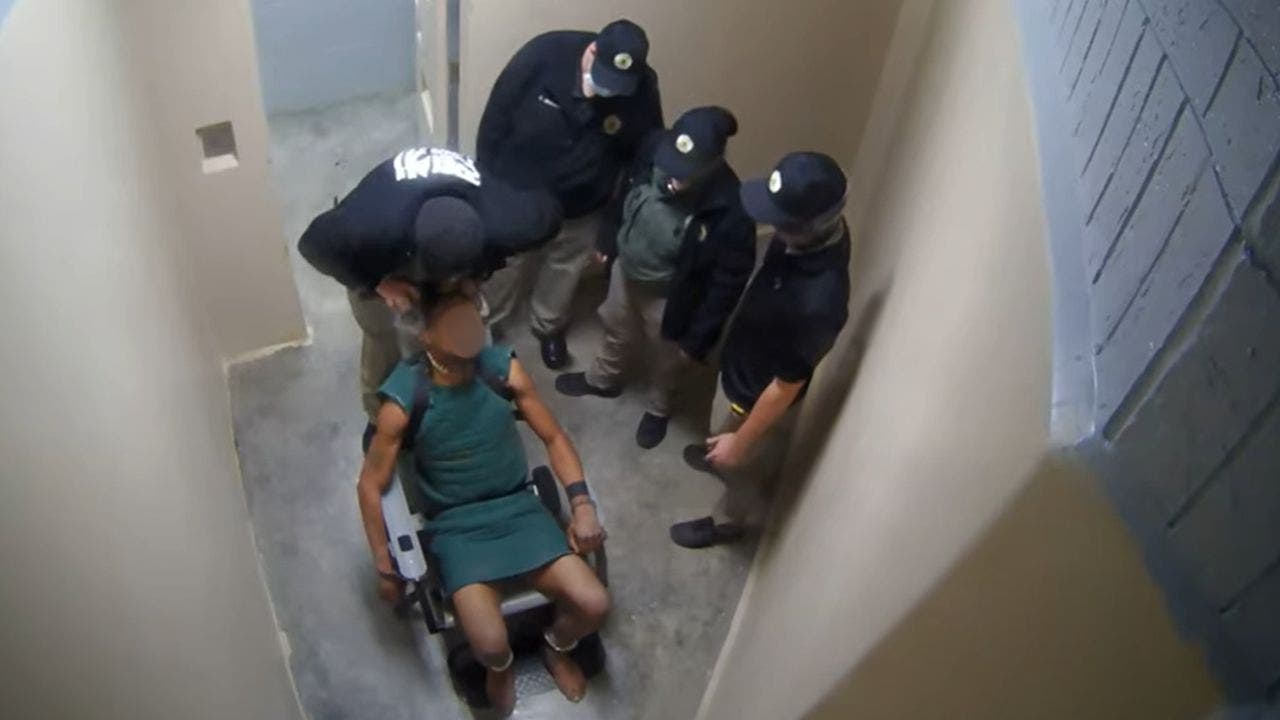 Lawsuit alleges Georgia jail guard choked restrained man while