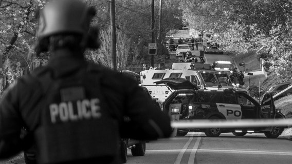 Marietta SWAT standoff: 2 dead after man wanted for stolen weapons barricades self