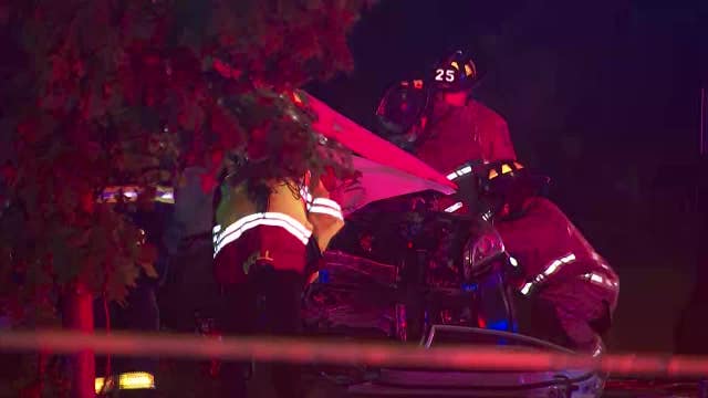 Man on the run after high-speed chase ends in crash in SW Atlanta