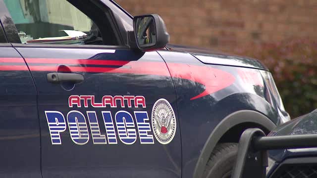 Teen shot near Campbellton, Fairburn roads, Atlanta police investigating