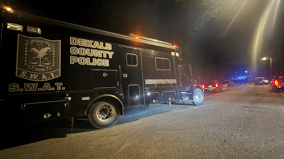 Man Arrested After Swat Standoff In Dekalb County Neighborhood Fox 5 Man Arrested After Swat Standoff In Dekalb County Neighborhood Fox 5