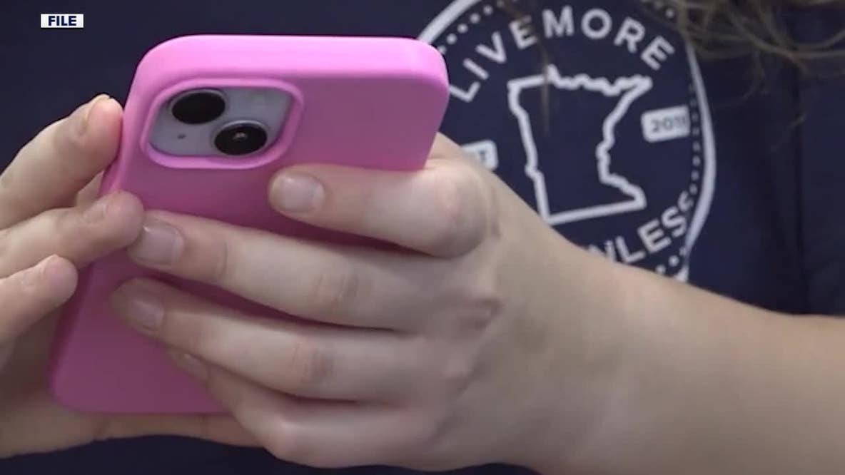 Georgia lawmakers advance high school cellphone ban bill