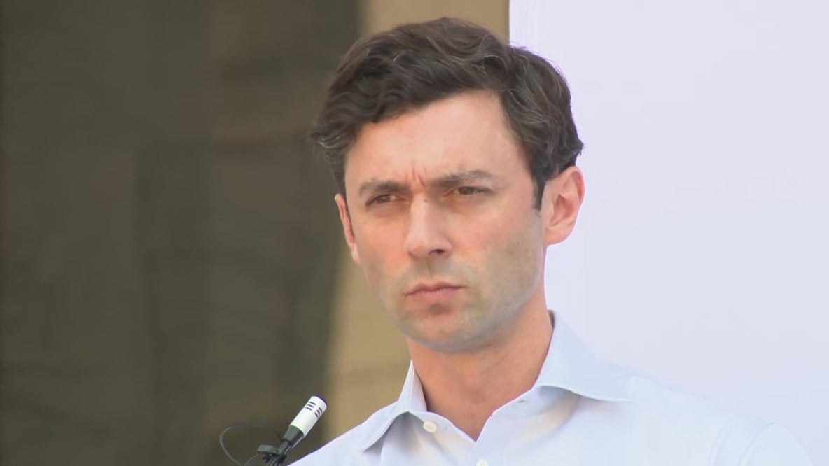 Sen. Jon Ossoff rallies supporters in Midtown Atlanta as election nears