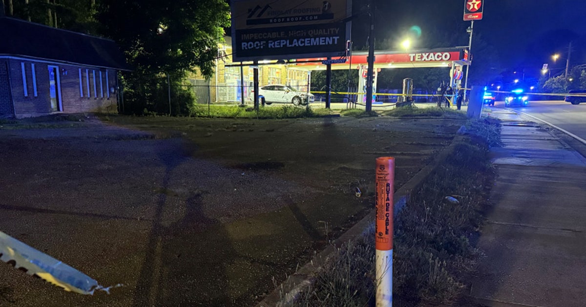 18-year-old shot in gunfight at SW Atlanta gas station, police ...