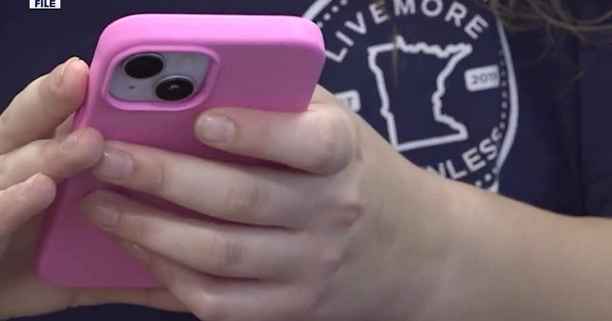Georgia lawmakers advance high school cellphone ban bill