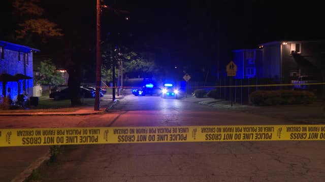 Man shot during carjacking, gunmen on the run in SW Atlanta, police say