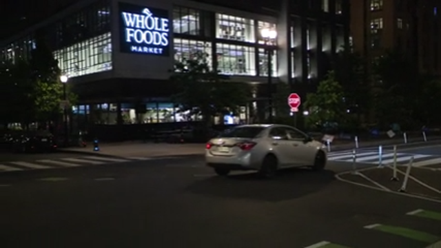 Congressional staffer, intern among victims in Navy Yard robbery