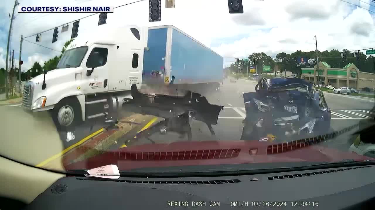 thumbnail image 2 of Best Brand 1080P HD Dash Cam – Accident & Theft Recorder With Night Vision, Parking Monitor – For Car, Truck, Semi 2 of 4