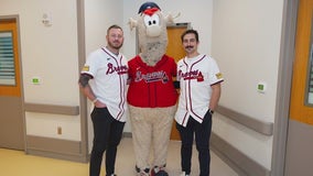 Braves players visit young cancer patients at Children's Healthcare