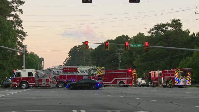 20-year-old killed in crash on Barrett Parkway in Kennesaw