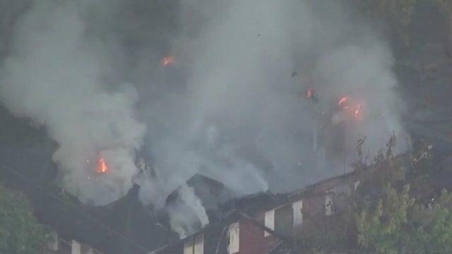 Firefighters respond to massive fire at Bankhead area apartments