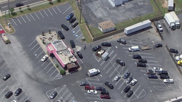 Fight inside Austell cellphone store erupts into gunfire, 2 injured