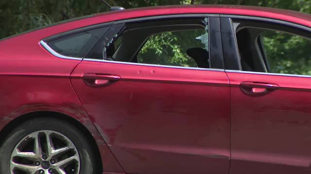 3 found shot in car along Cleveland Avenue, Atlanta police investigating