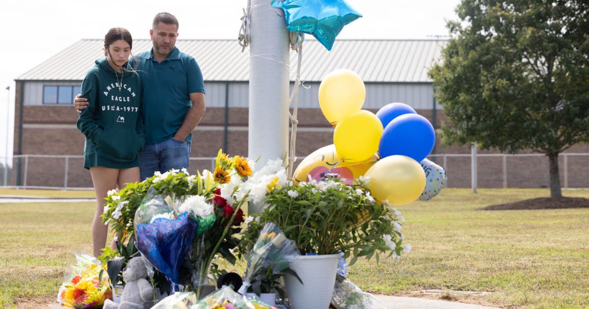 Apalachee High School flagpole becomes memorial after deadly shooting ...