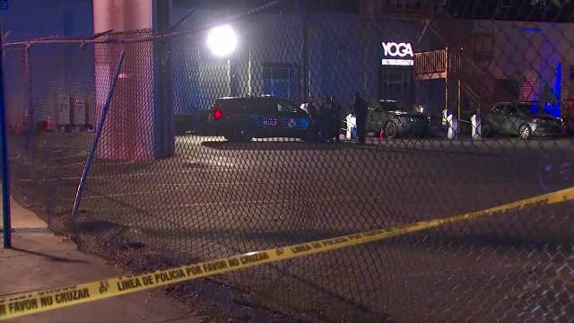 Man critically injured in shooting in SW Atlanta restaurant's parking lot