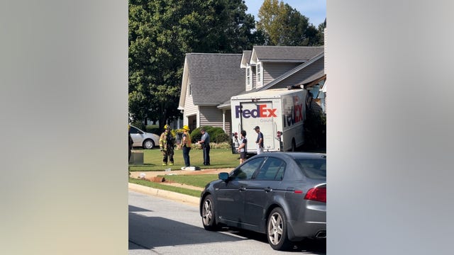 FedEx truck driver seriously injured after crashing into Gwinnett County home