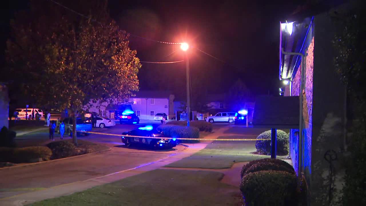 Teen shot at Atlanta apartment complex runs to fire station for help