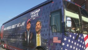 Trump bus tour makes stop in Kennesaw to gather supplies for hurricane victims