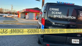 Man shot near Decatur liquor store