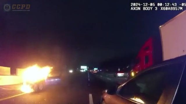 Video: Quick-thinking off-duty officer rescues man from burning car