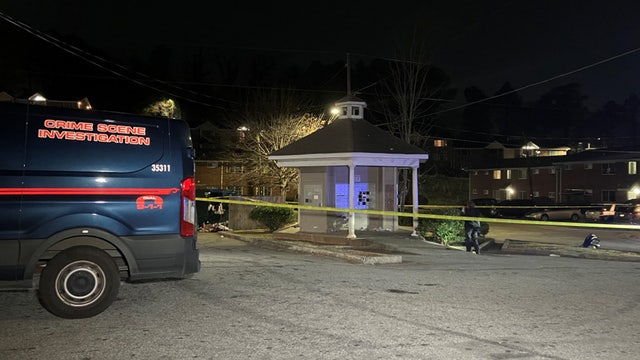 Man injured in Christmas shooting at SW Atlanta apartment complex