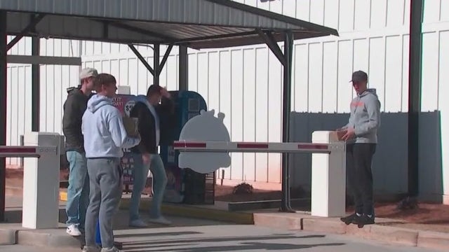 Big Peach Car Wash holds fundraiser for injured Bremen High School quarterback