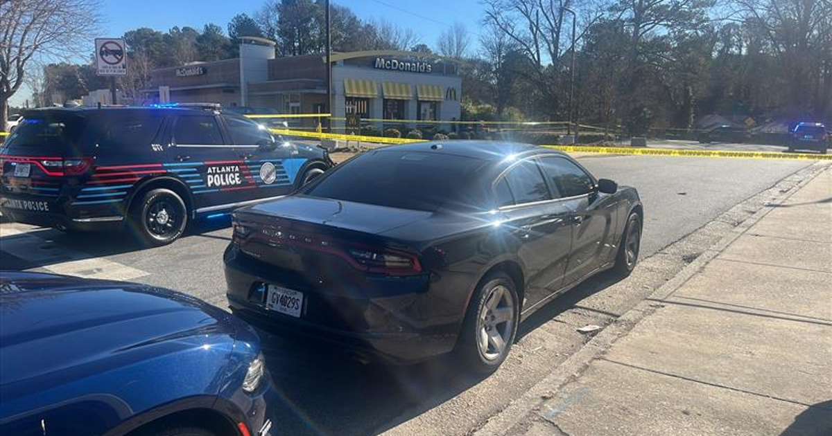 Man killed in crossfire during southwest Atlanta shootout, police say ...