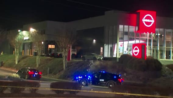 Officer shoots man during confrontation at Roswell car dealership