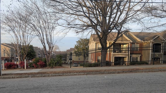 40-year-old man dies after shooting along Magnolia Way in Atlanta