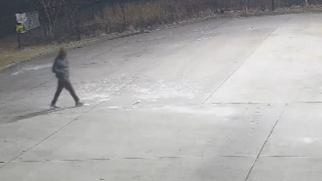 Police searching for suspect in SW Atlanta gas station armed robbery