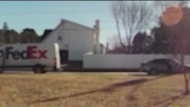 Thief tricks FedEx driver into giving new iPhones with fake ID, say DeKalb police.