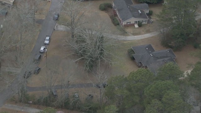 Law enforcement surrounds Cobb County home Thursday morning