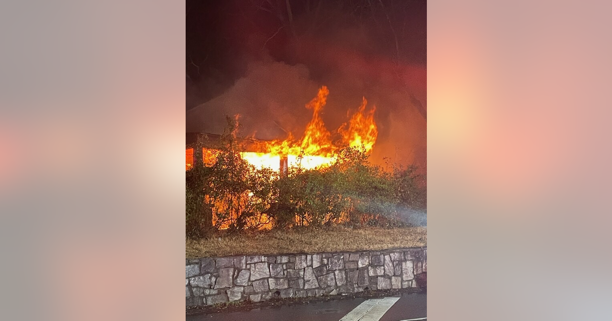 1 rescued from burning abandoned house in Gwinnett County | FOX 5 Atlanta