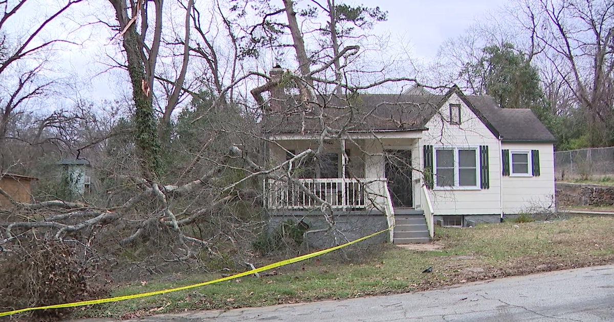 Man killed by tree in Atlanta's Grove Park neighborhood | FOX 5 Atlanta