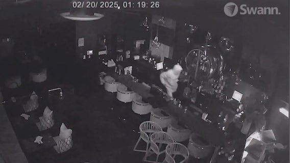 Thief caught on camera by South Fulton restaurant