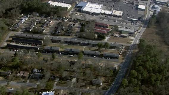 Baby pulled from burning apartment in Winder; first responders injured