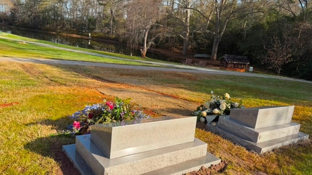 Park reveals 1st look at Jimmy and Rosalynn Carter's burial site