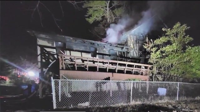 3 children hospitalized after fire on Wandering Way in Norcross