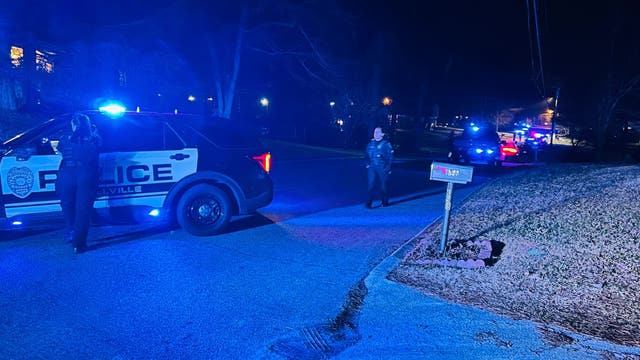 Man dies from gunshot, crashes car into Snellville home