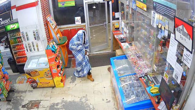 Armed thief assaults employee during gas station robbery on Jonesboro Road