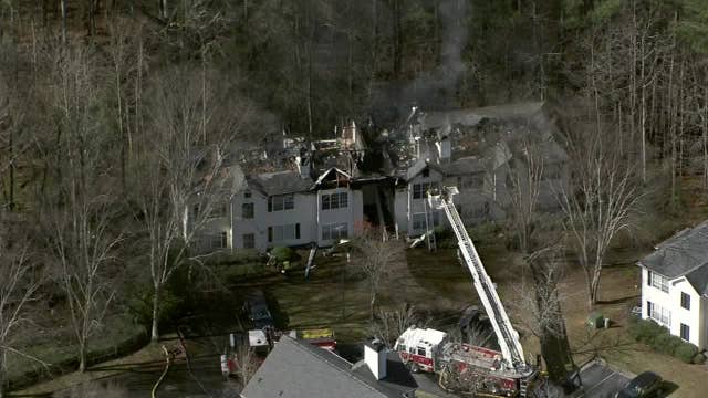 Fire crews respond to large fire at Union City apartment complex